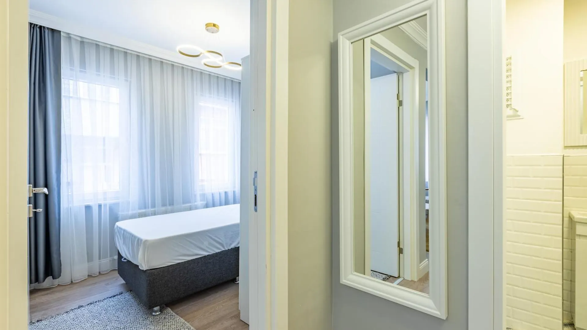 Balat Apartments-Orange And Blue Стамбул Апартаменты