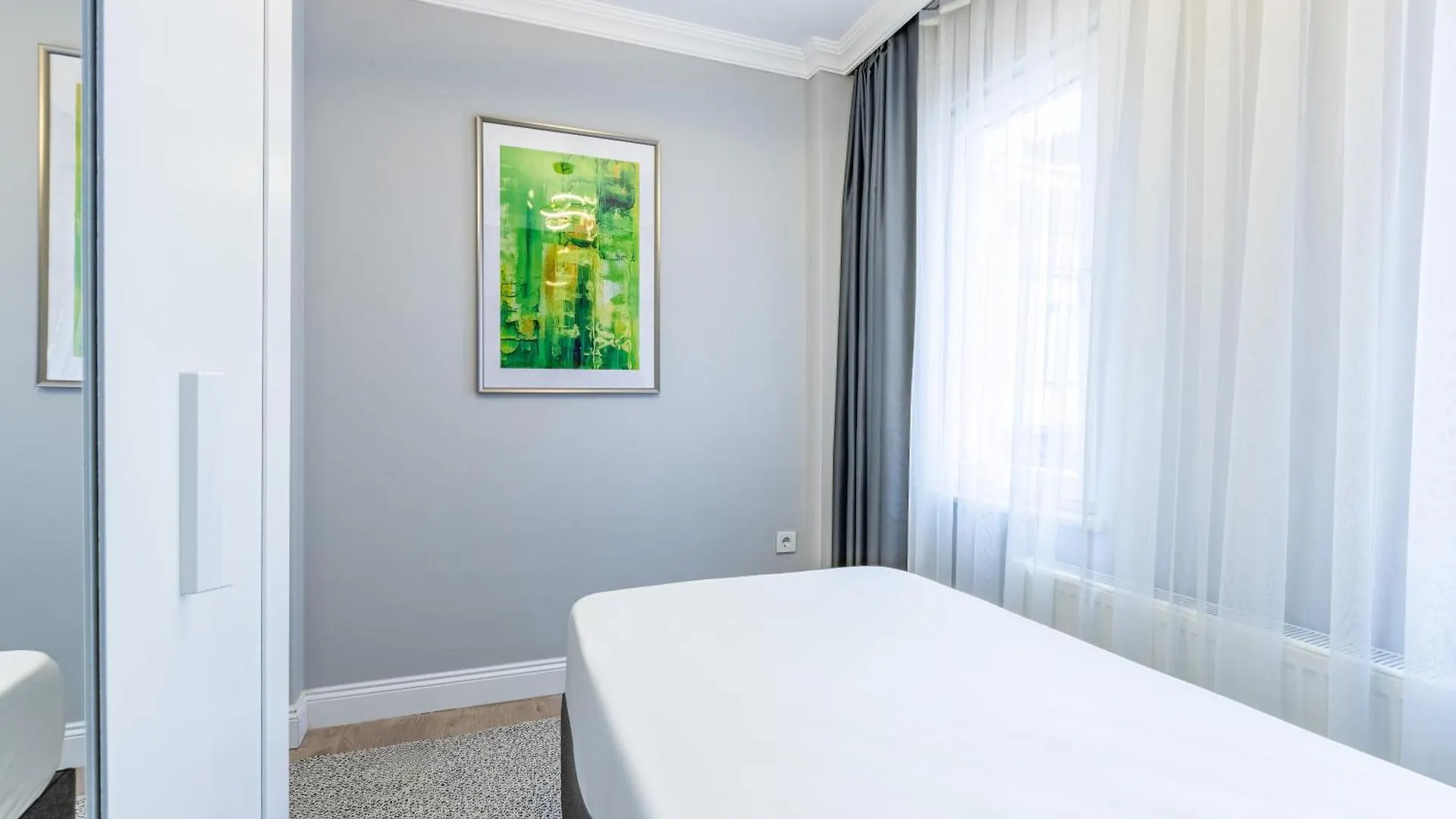 Balat Apartments-Orange And Blue Стамбул 0*,  Турция