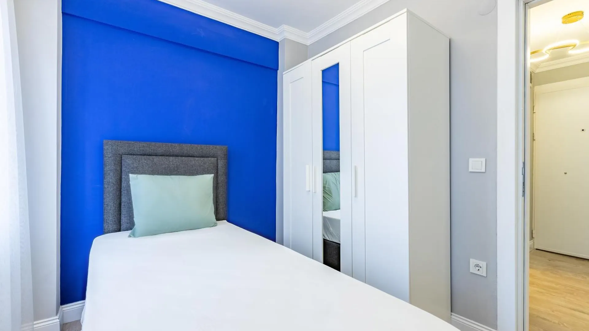 Balat Apartments-Orange And Blue Стамбул Апартаменты